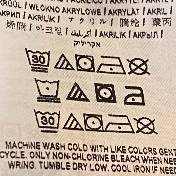 NWOT Guess Sweater - Picture 5 of 5